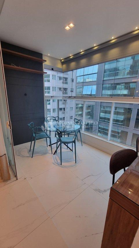 Apartamento mobiliado com 3 suítes e 4 vagas de garagem em Meia Praia Rua 238 Itapema - 