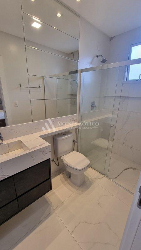 Apartamento mobiliado com 3 suítes e 4 vagas de garagem em Meia Praia Rua 238 Itapema - 