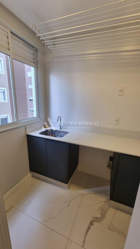 Apartamento mobiliado com 3 suítes e 4 vagas de garagem em Meia Praia Rua 238 Itapema - 