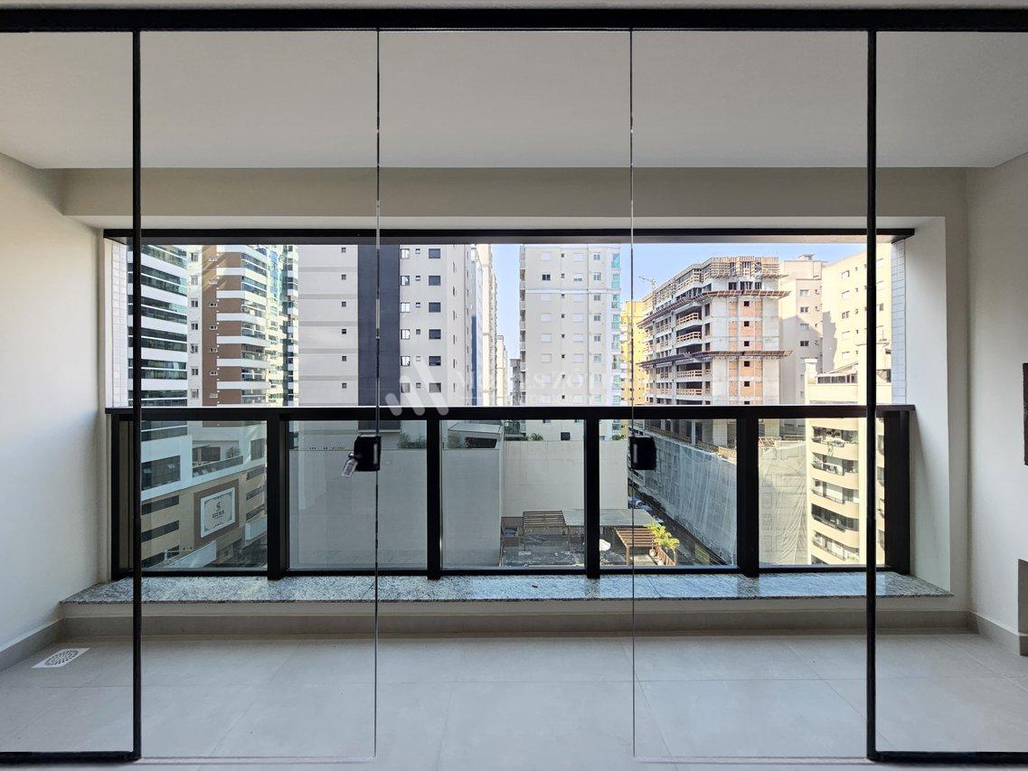 Apartamento com 3 suítes e 3 vagas de garagem em Meia Praia Rua 240 Itapema - 