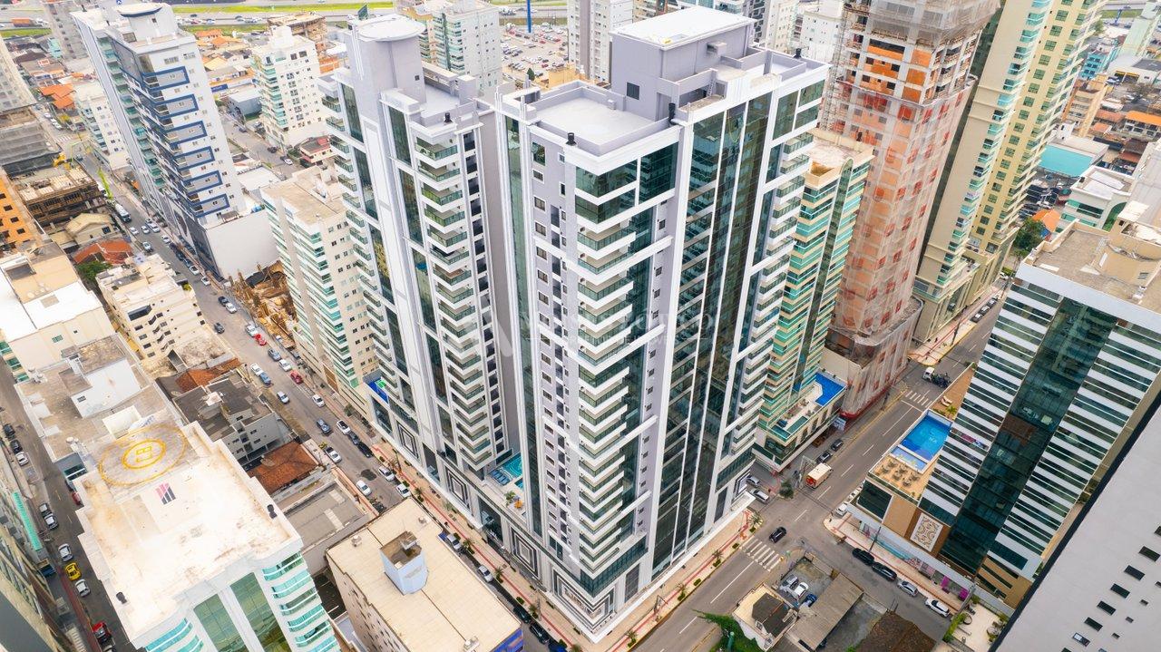 Apartamento com 3 suítes e 3 vagas de garagem em Meia Praia Rua 240 Itapema - 
