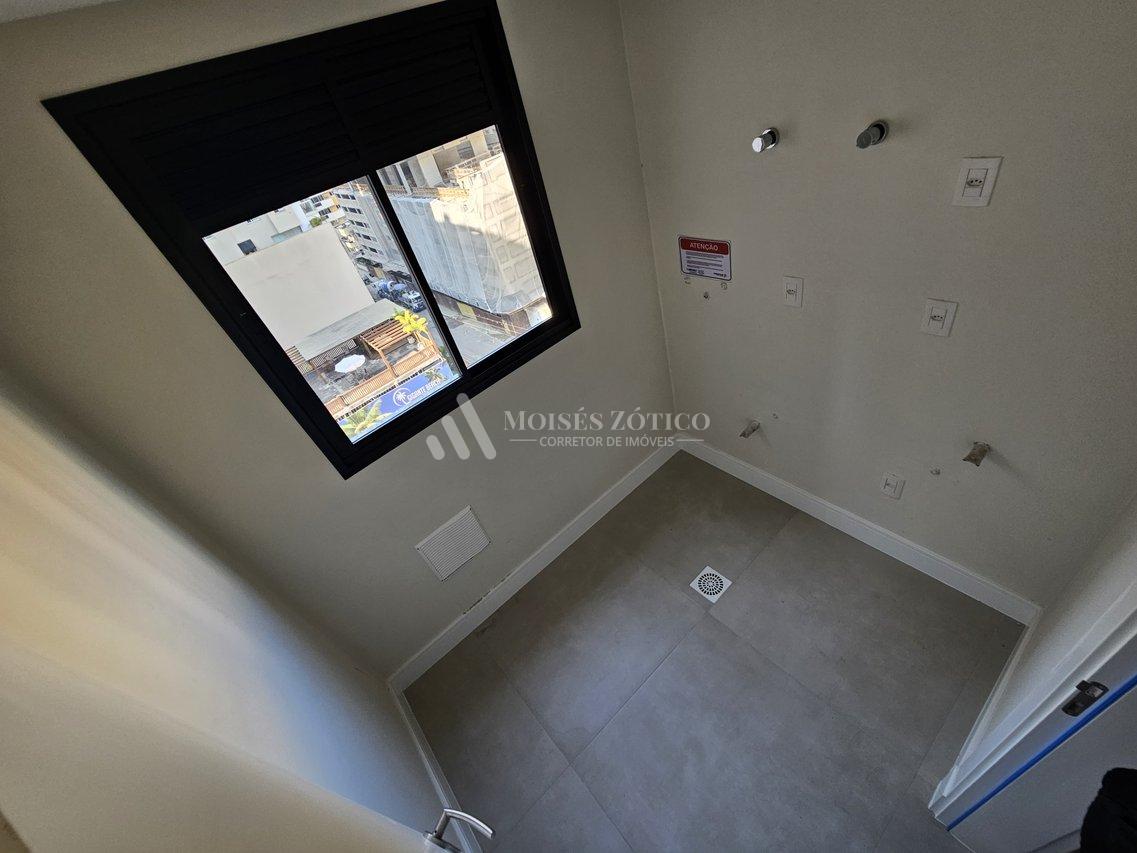 Apartamento com 3 suítes e 3 vagas de garagem em Meia Praia Rua 240 Itapema - 