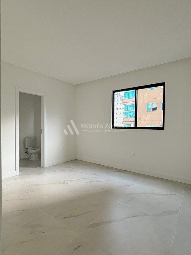 Apartamento com 3 suítes e 2 vagas de garagem em Meia Praia Rua 288 Itapema - 