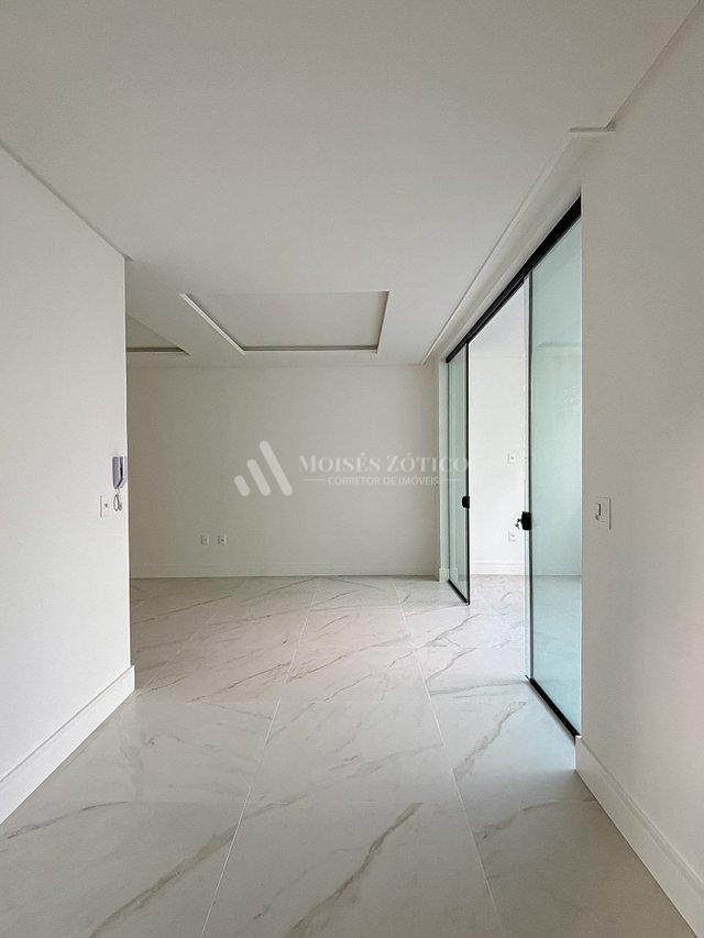 Apartamento com 3 suítes e 2 vagas de garagem em Meia Praia Rua 288 Itapema - 
