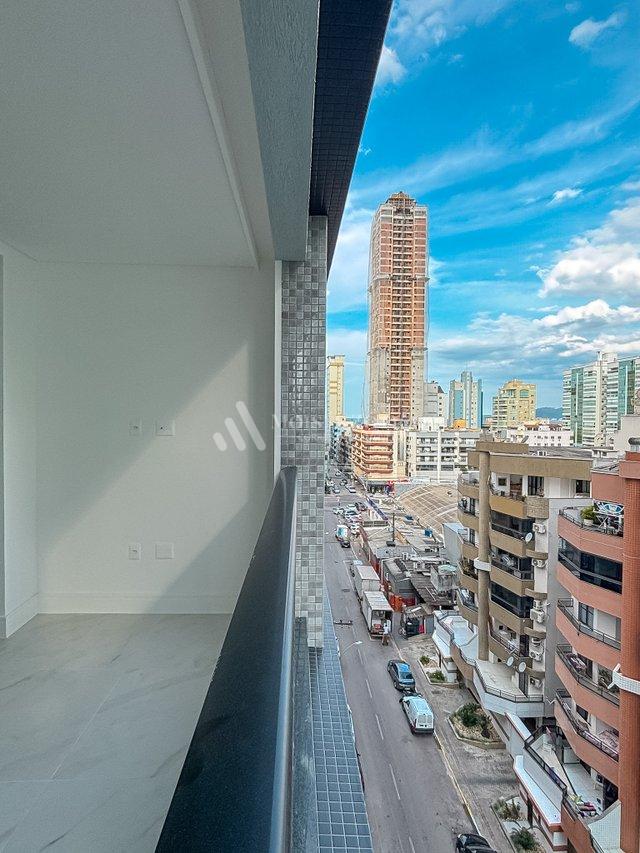 Apartamento com 3 suítes e 2 vagas de garagem em Meia Praia Rua 288 Itapema - 