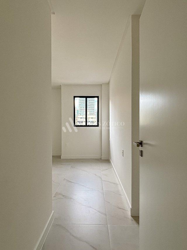 Apartamento com 3 suítes e 2 vagas de garagem em Meia Praia Rua 288 Itapema - 