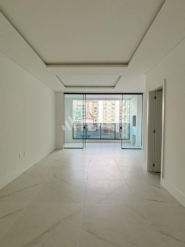 Apartamento com 3 suítes e 2 vagas de garagem em Meia Praia Rua 288 Itapema - 