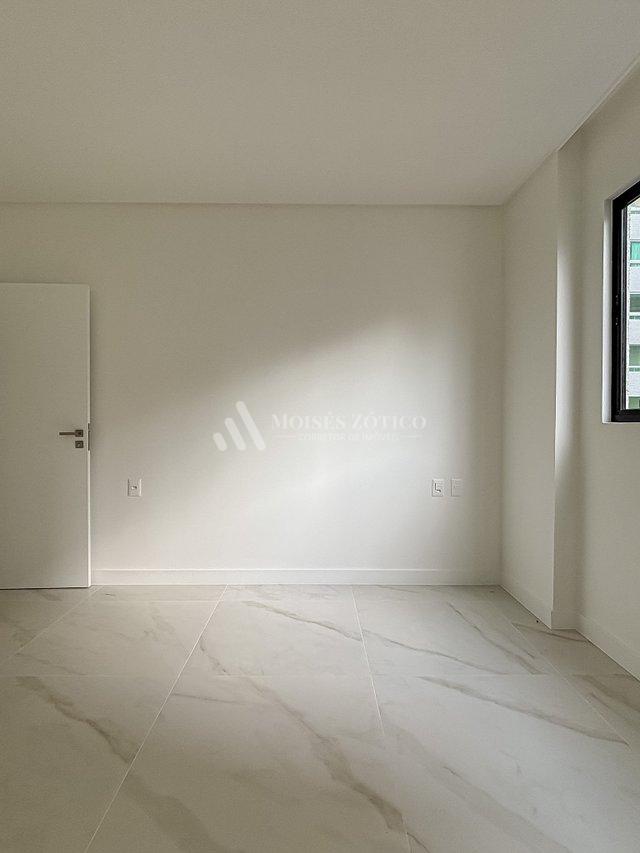 Apartamento com 3 suítes e 2 vagas de garagem em Meia Praia Rua 288 Itapema - 