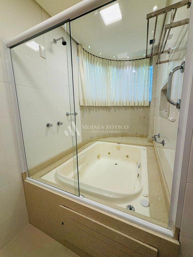 Apartamento mobiliado de 4 sauítes e 4 vagas de garagem em Meia Praia Rua 279 Itapema - 