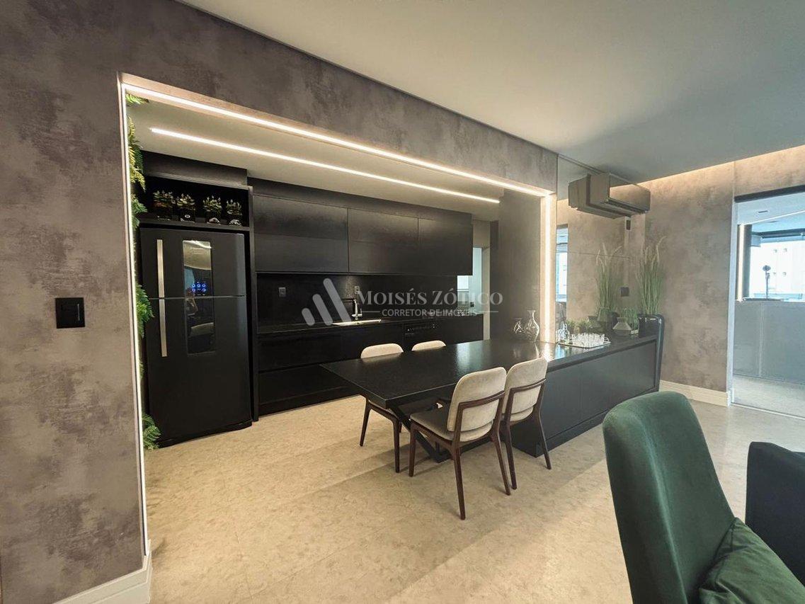 Apartamento mobiliado de 4 sauítes e 4 vagas de garagem em Meia Praia Rua 279 Itapema - 