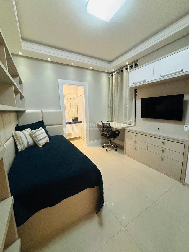 Apartamento mobiliado de 4 sauítes e 4 vagas de garagem em Meia Praia Rua 279 Itapema - 