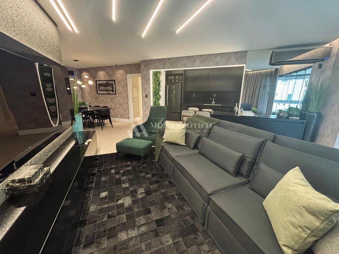 Apartamento mobiliado de 4 sauítes e 4 vagas de garagem em Meia Praia Rua 279 Itapema - 