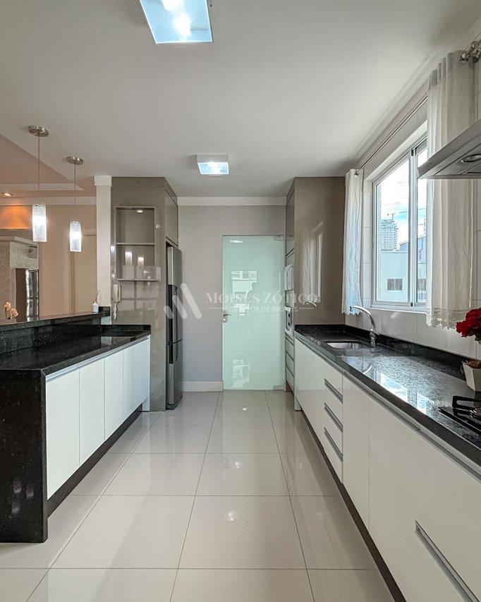 Apartamento mobiliado com 3 suítes a 200 metros do mar Rua 282 Itapema - 