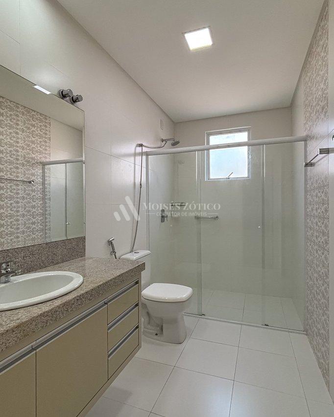 Apartamento mobiliado com 3 suítes a 200 metros do mar Rua 282 Itapema - 