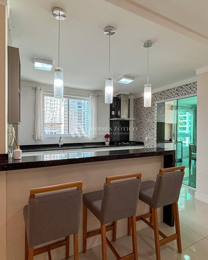 Apartamento mobiliado com 3 suítes a 200 metros do mar Rua 282 Itapema - 