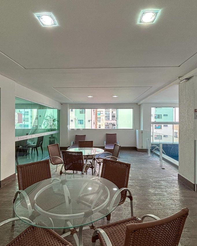 Apartamento mobiliado com 3 suítes a 200 metros do mar Rua 282 Itapema - 