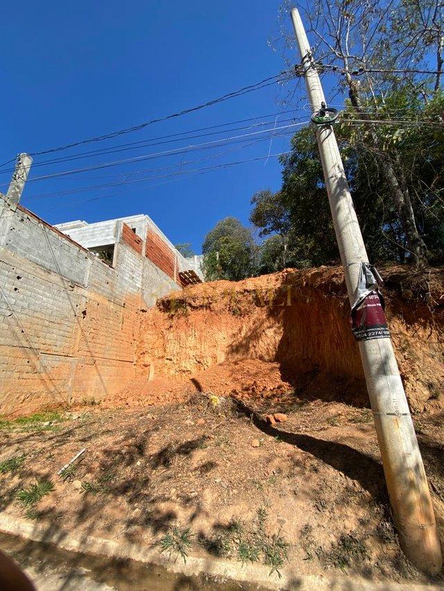 TERRENO EM CONDOMÍNIO FECHADO COM PROJETO APROVADO Rua Coronel Fagundes Mairiporã - 