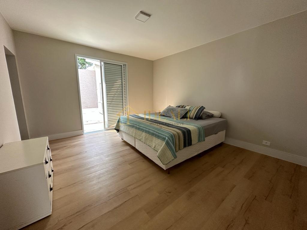 Ampla casa 100% térrea. 1000m² de terreno,com piscina em bairro de Alto Padrão em Atibaia - Atibaia - 