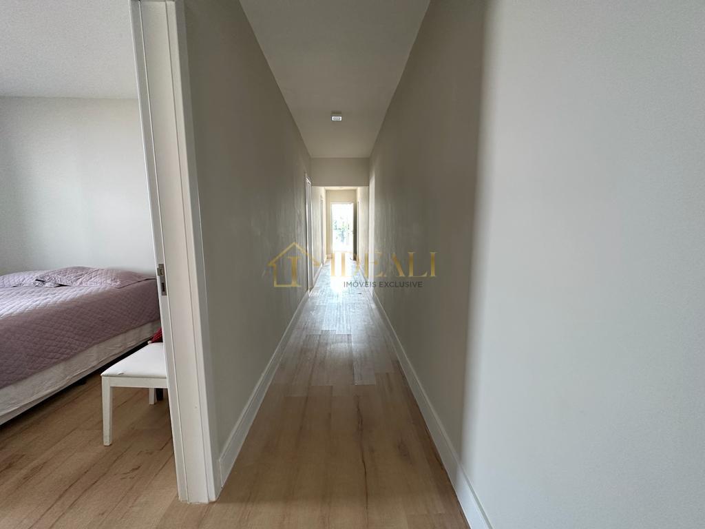 Ampla casa 100% térrea. 1000m² de terreno,com piscina em bairro de Alto Padrão em Atibaia - Atibaia - 