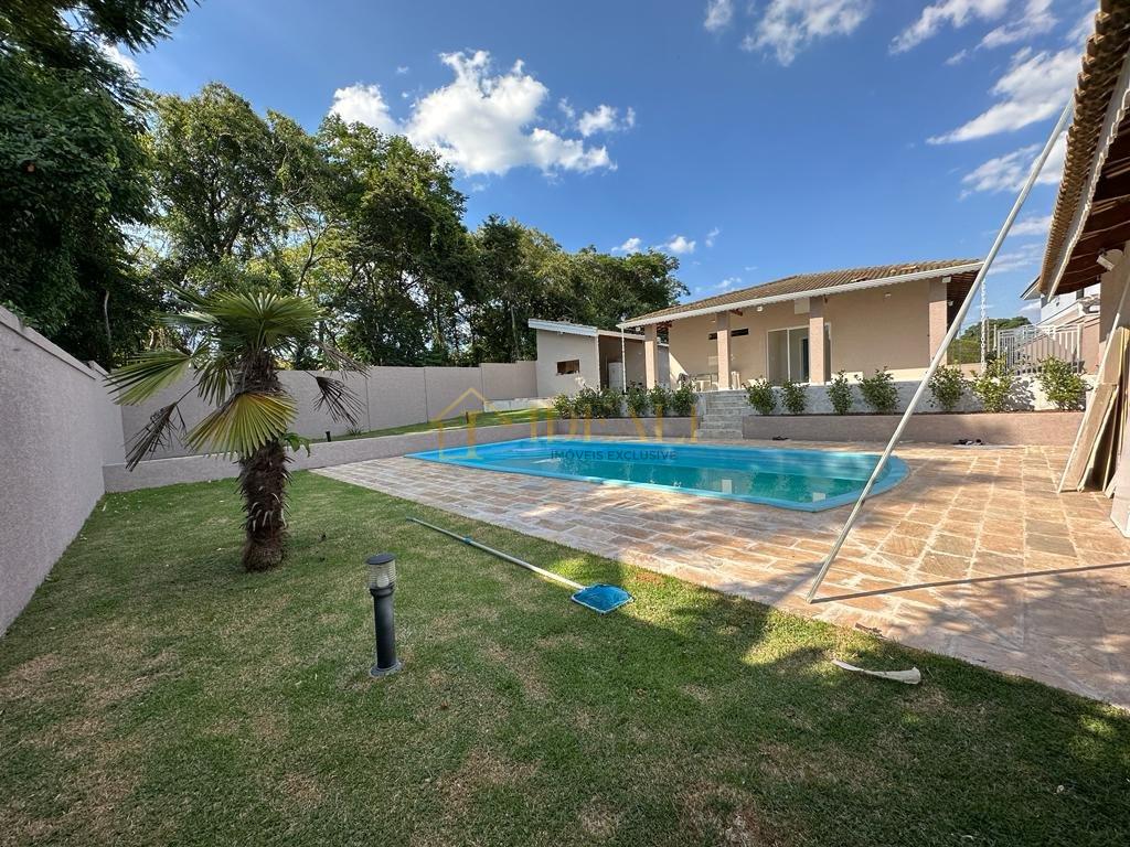 Ampla casa 100% térrea. 1000m² de terreno,com piscina em bairro de Alto Padrão em Atibaia - Atibaia - 