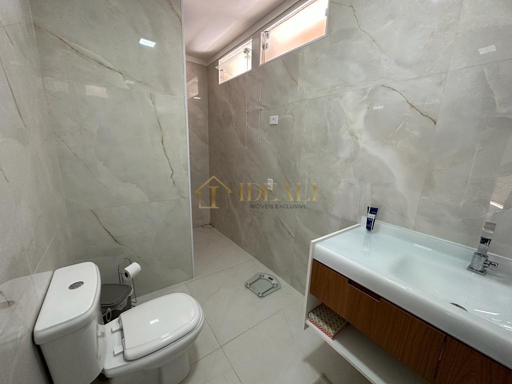 Ampla casa 100% térrea. 1000m² de terreno,com piscina em bairro de Alto Padrão em Atibaia - Atibaia - 
