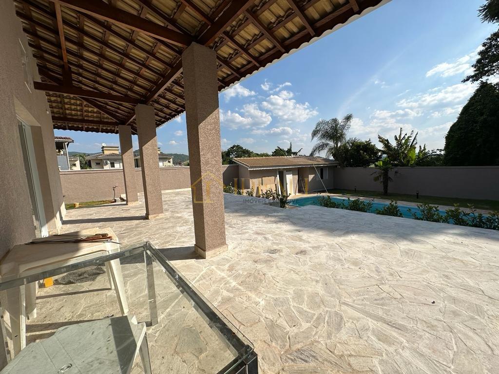 Ampla casa 100% térrea. 1000m² de terreno,com piscina em bairro de Alto Padrão em Atibaia - Atibaia - 