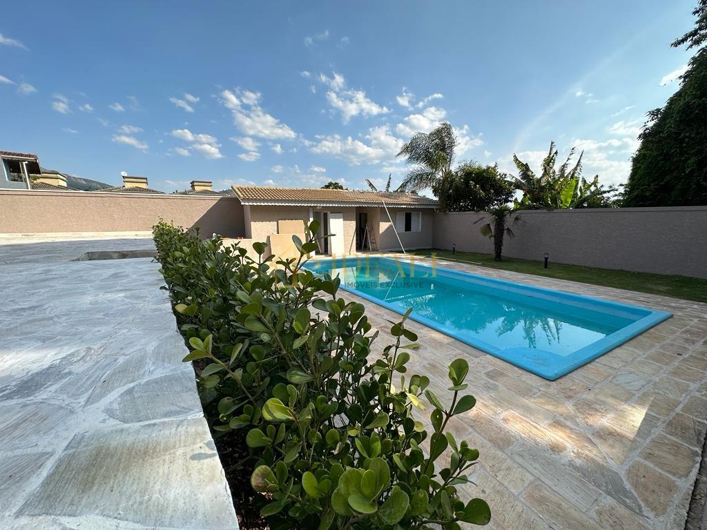 Ampla casa 100% térrea. 1000m² de terreno,com piscina em bairro de Alto Padrão em Atibaia - Atibaia - 