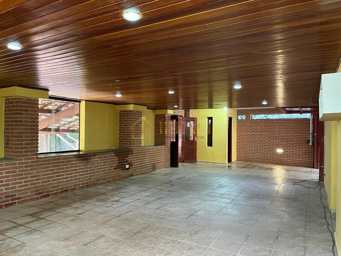 Oportunidade casa com piscina no PQ. Petrópolis Mairiporã - Mairiporã - 