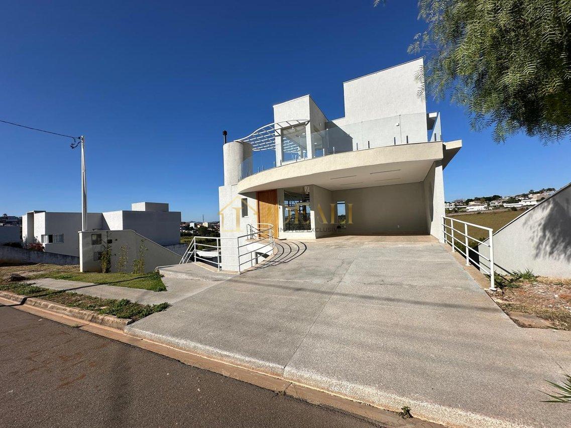 IMÓVEL COM ARQUITETURA NEOCLÁSSICO EM CONDOMÍNIO FECHADO EM BRAGANÇA PAULISTA - Bragança Paulista - 