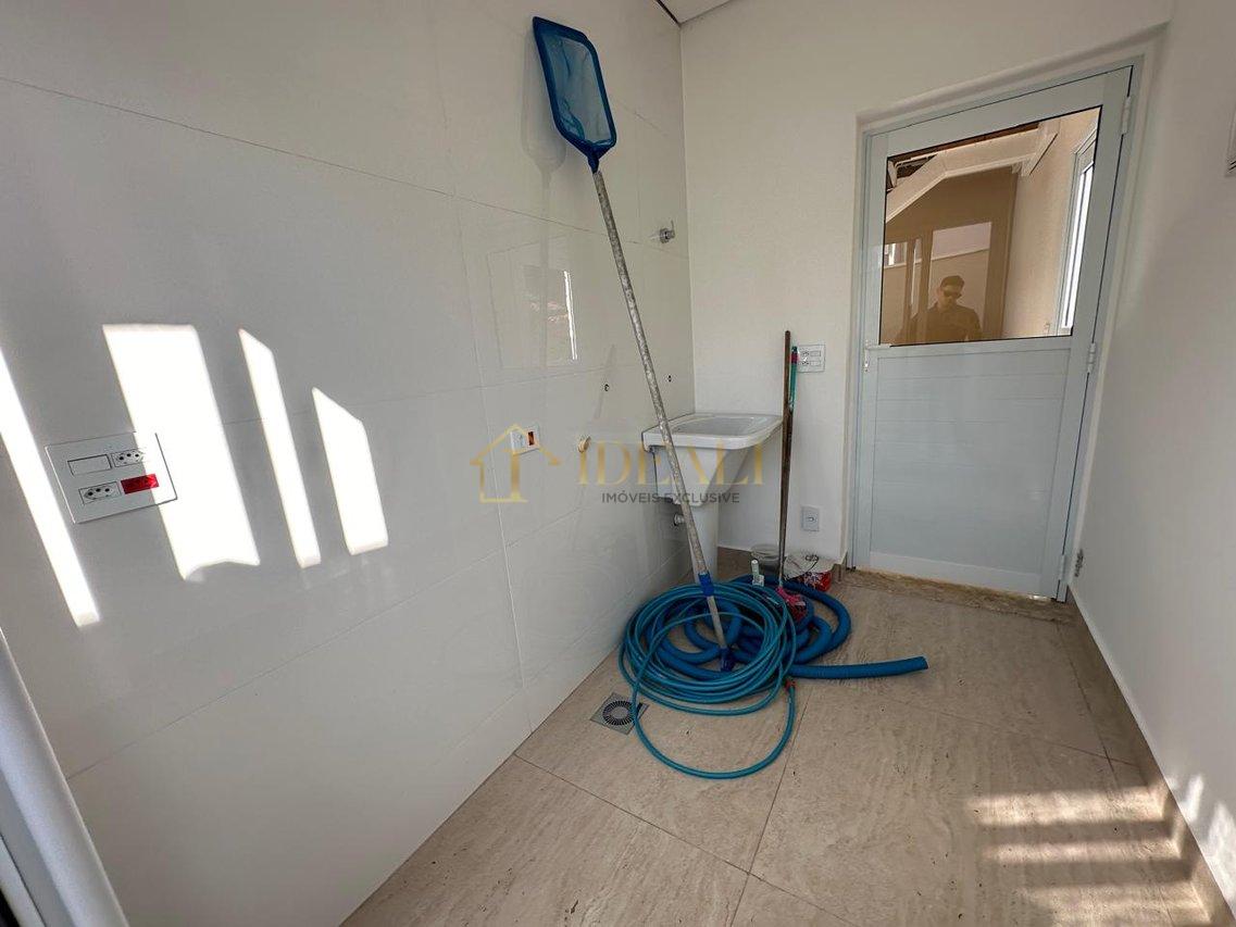 IMÓVEL COM ARQUITETURA NEOCLÁSSICO EM CONDOMÍNIO FECHADO EM BRAGANÇA PAULISTA - Bragança Paulista - 