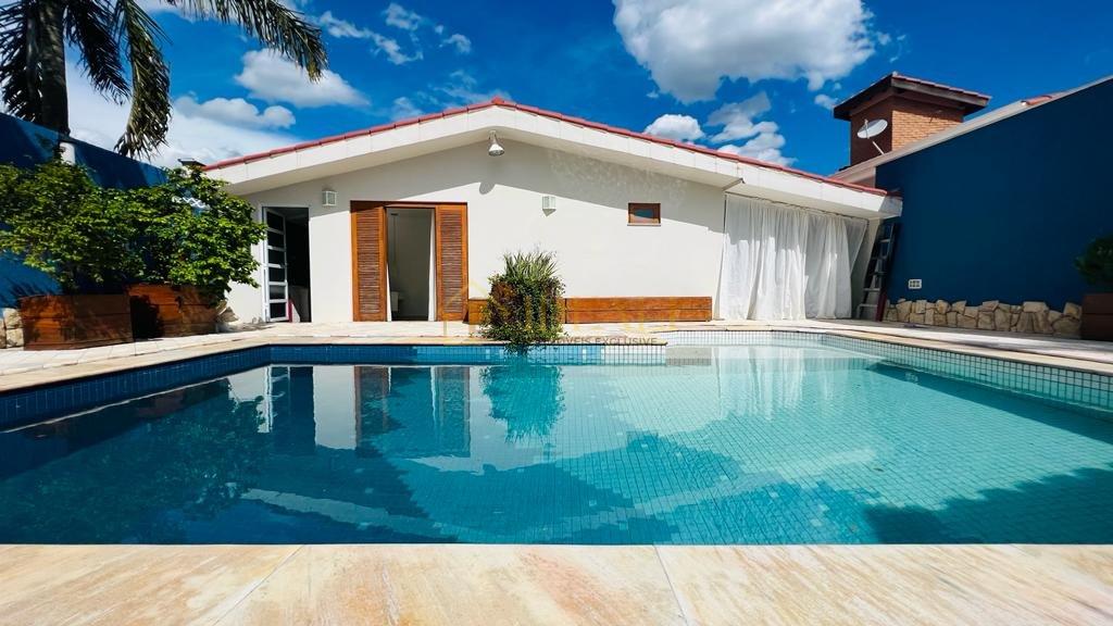 Casa à Venda em Condomínio, 2 minutos da Avenida Lucas N. Garcez – Atibaia, SP - Atibaia - 