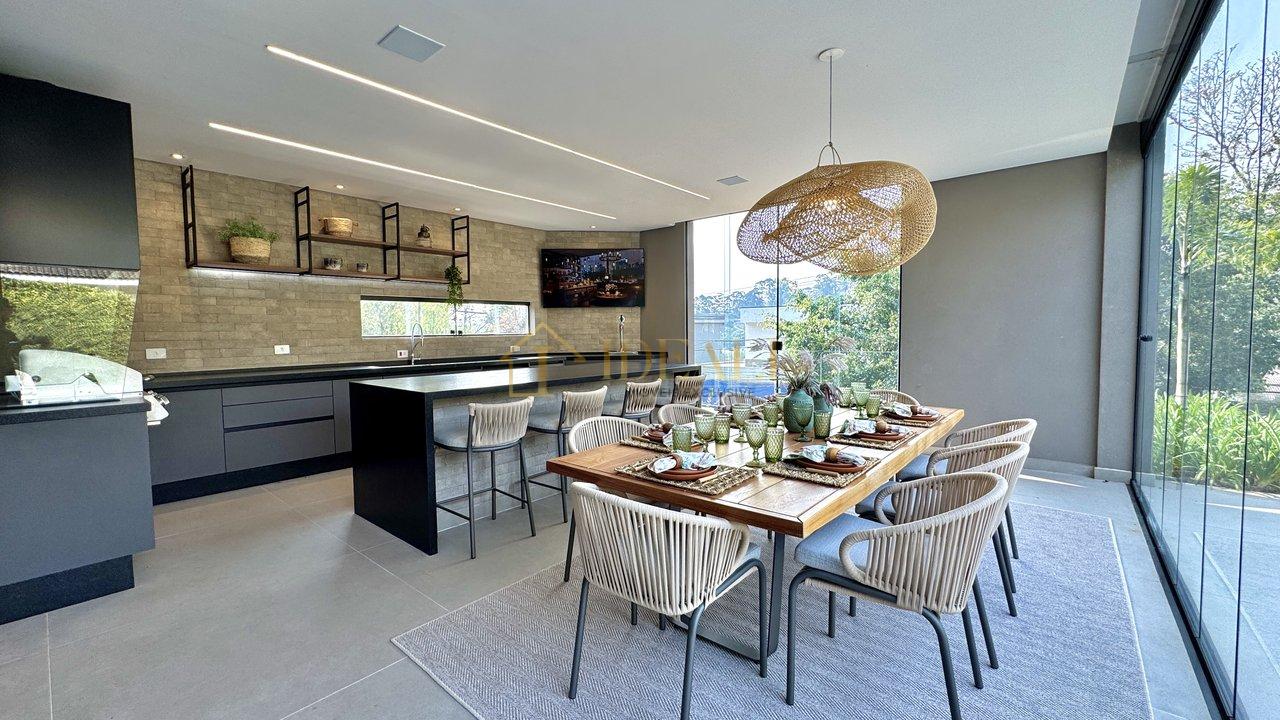 LINDA CASA NO RESIDENCIAL TAMBORÉ - Barueri - 