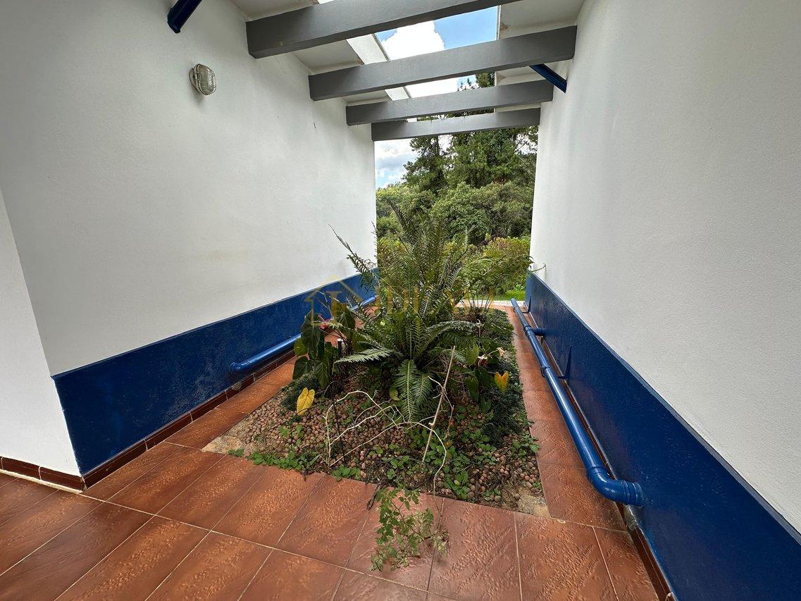 Chácara em Atibaia 7400mil m² estilo colonial em loteamento, 10 minutos da Fernão dias - Atibaia - 