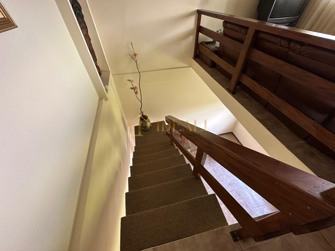 Chácara em Atibaia 7400mil m² estilo colonial em loteamento, 10 minutos da Fernão dias - Atibaia - 