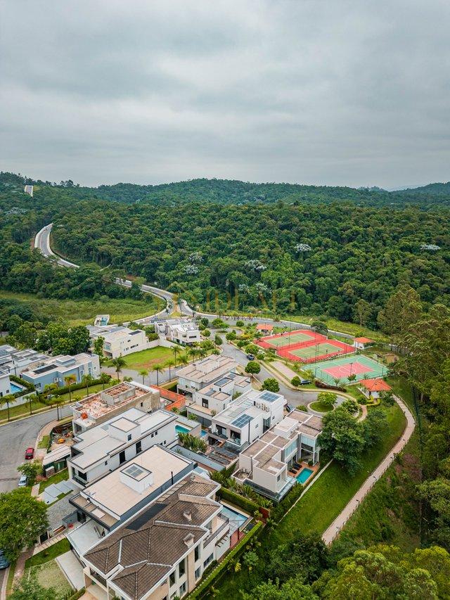 LINDA CASA NO CONDOMINIO ITHAYE - Santana de Parnaíba - 