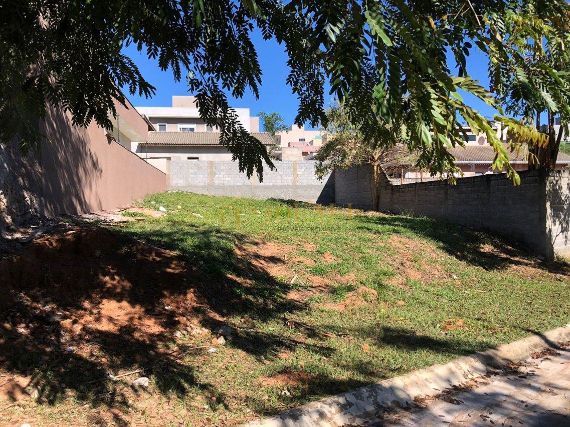 Terreno à Venda no Condomínio Terras de Atibaia II - Atibaia - 