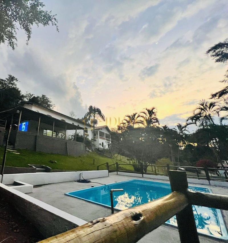 LINDA CHACARA EM ATIBAIA - Atibaia - 