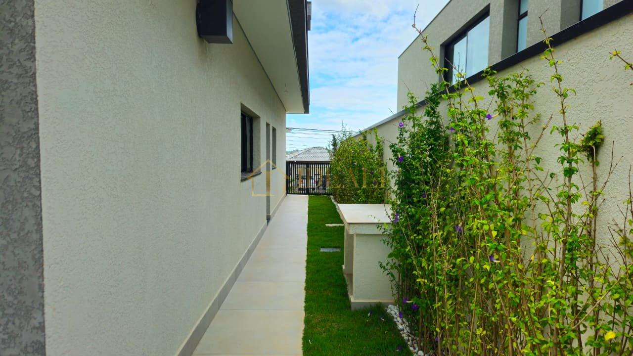 Casa de alto padrão em condomínio shambala 3 com 4 suítes, piscina com hidro  Atibaia - 