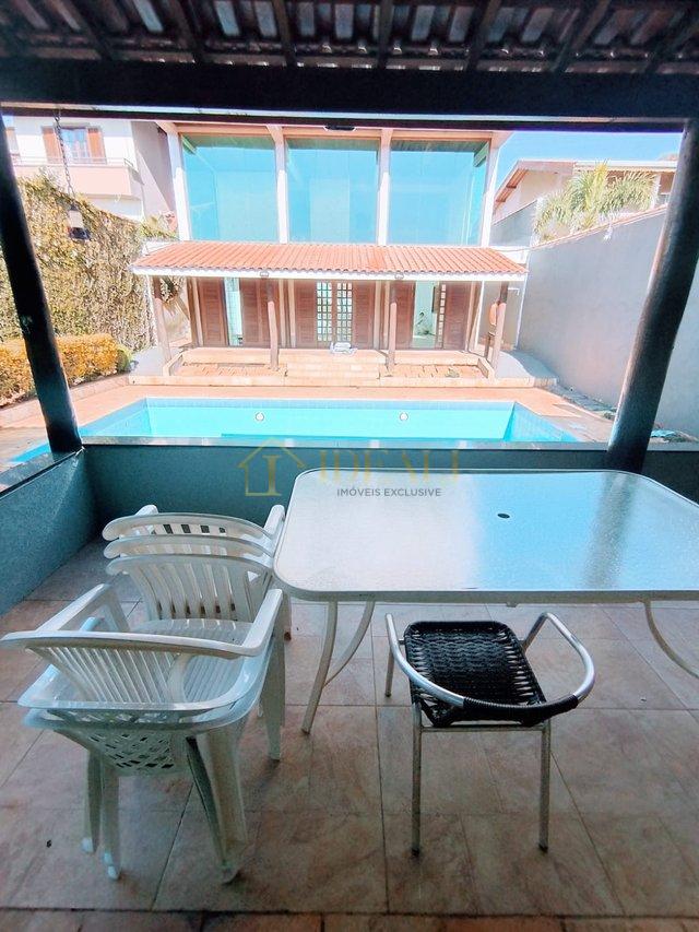 Linda casa Jd. Paulista, ampla, vista maravilhosa, bairro nobre, estuda permuta até 50%  Atibaia - 