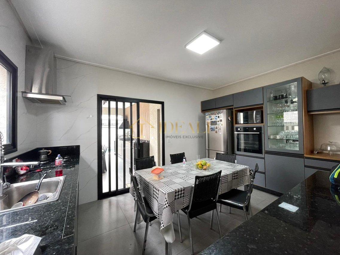 Casa no Condomínio Terras de Atibaia com 3 suítes e piscina  Atibaia - 