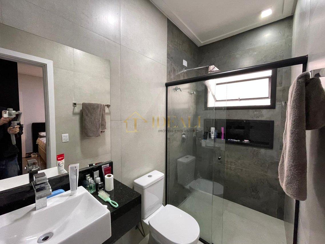Casa no Condomínio Terras de Atibaia com 3 suítes e piscina  Atibaia - 