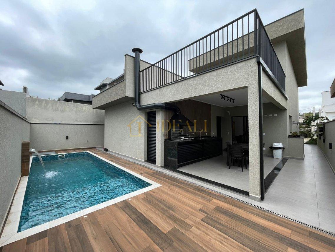 Casa no Condomínio Terras de Atibaia com 3 suítes e piscina  Atibaia - 