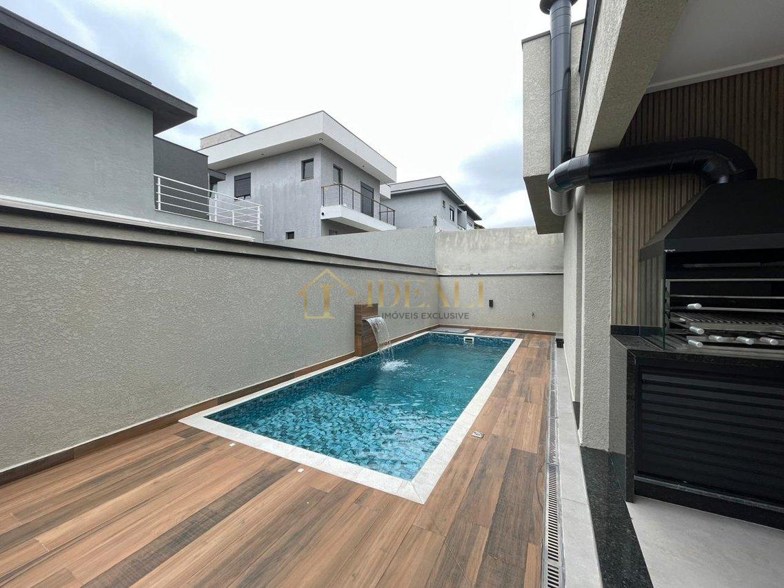 Casa no Condomínio Terras de Atibaia com 3 suítes e piscina  Atibaia - 