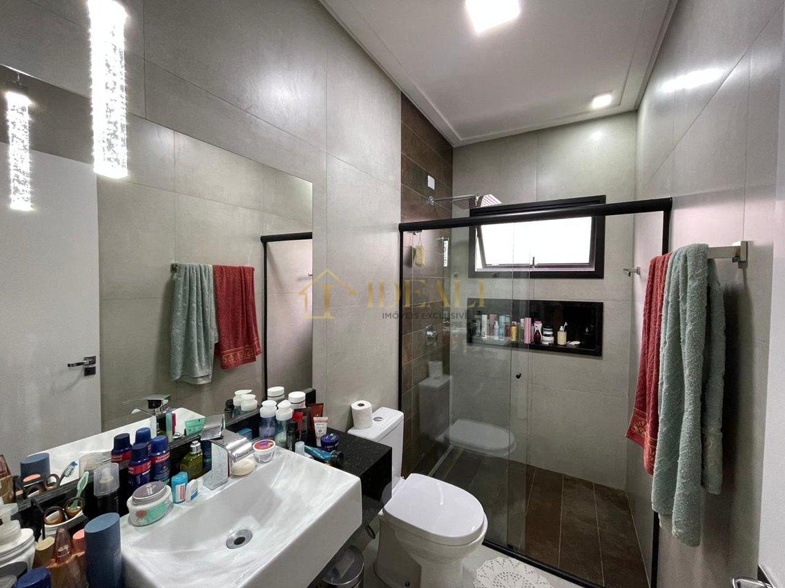 Casa no Condomínio Terras de Atibaia com 3 suítes e piscina  Atibaia - 