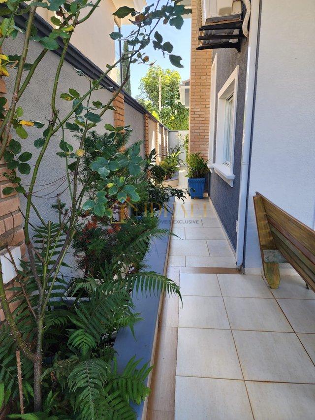 Linda casa em condomínio fechado, alto padrão, dentro da cidade, perto de tudo e da Lucas  Atibaia - 