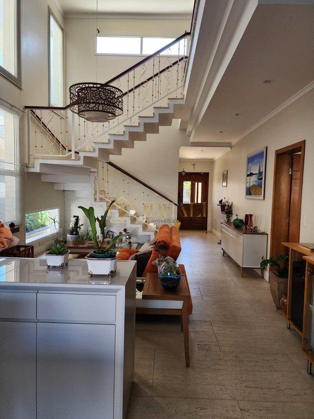 Linda casa em condomínio fechado, alto padrão, dentro da cidade, perto de tudo e da Lucas  Atibaia - 