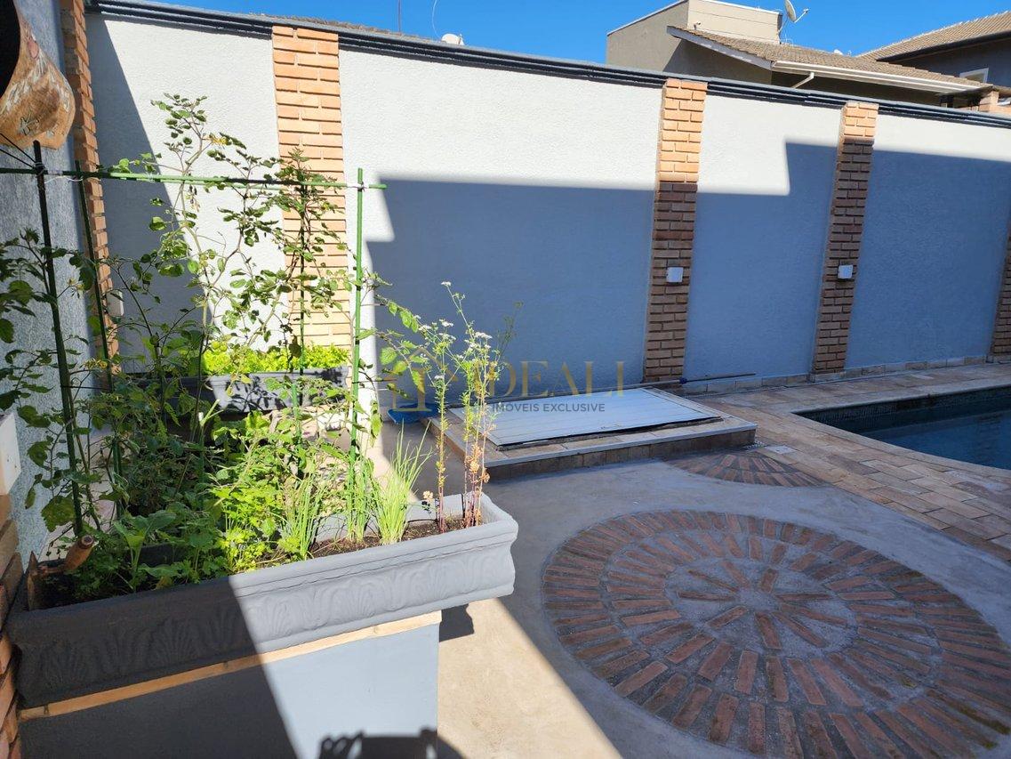 Linda casa em condomínio fechado, alto padrão, dentro da cidade, perto de tudo e da Lucas  Atibaia - 