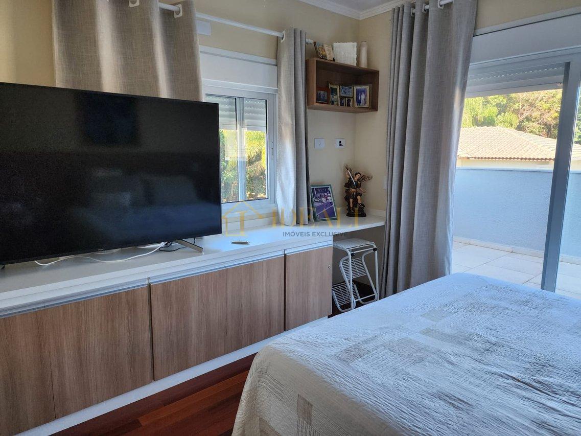 Linda casa em condomínio fechado, alto padrão, dentro da cidade, perto de tudo e da Lucas  Atibaia - 