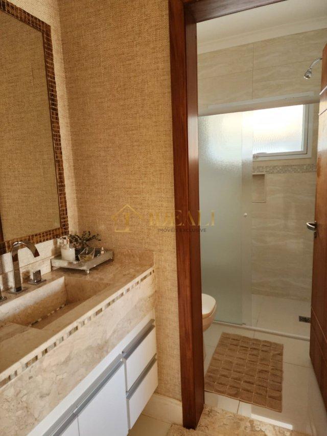 Linda casa em condomínio fechado, alto padrão, dentro da cidade, perto de tudo e da Lucas  Atibaia - 