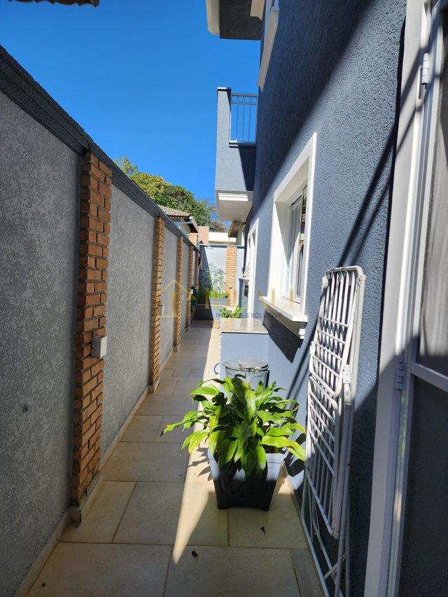 Linda casa em condomínio fechado, alto padrão, dentro da cidade, perto de tudo e da Lucas  Atibaia - 